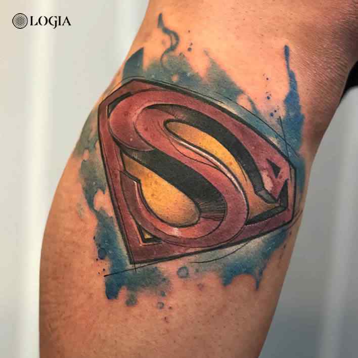 Tatuaje Superman superheroe Logia Barcelona