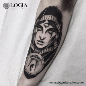 tatuaje-brazo-abduccion-Logia-Barcelona-Snot 