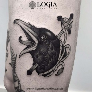 tatuaje-pierna-cuervo-Logia-Barcelona-Snot 