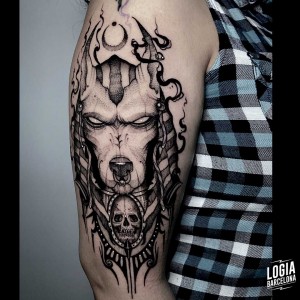 tatuaje_brazo_dios_egipcio_logiabarcelona_sulsu