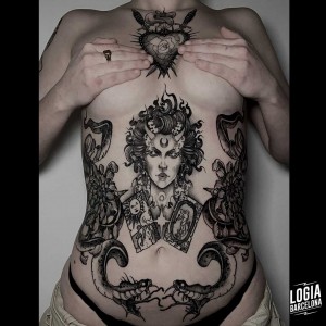 tatuaje_cuerpo_guerrera_serpientes_logiabarcelona_sulsu