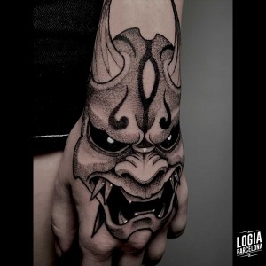 tatuaje_mano_demonio_logiabarcelona_sulsu