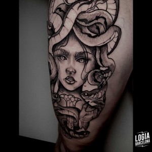 tatuaje_muslo_medusa_logiabarcelona_sulsu