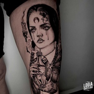 tatuaje_muslo_miercoles_adams_logiabarcelona_sulsu