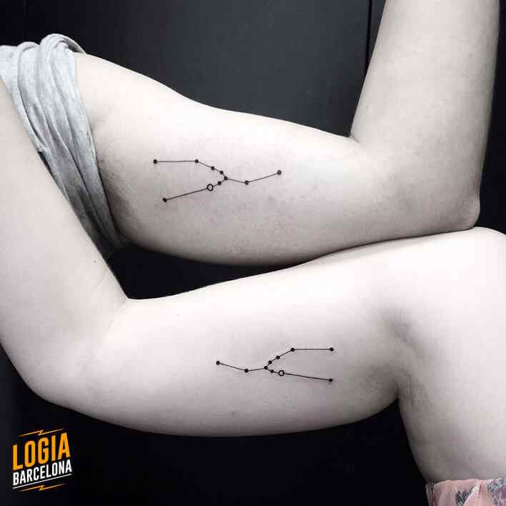 Tatuaje para parejas constelacion minimalista Logia Barcelona