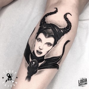 tatuaje_pierna_malefica_terry_logiabarcelona 
