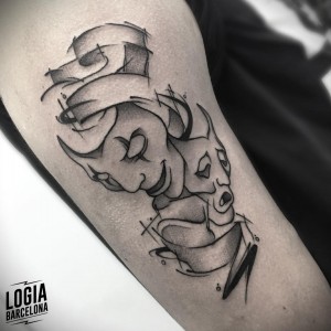 tatuaje_brazo_mascaras_logia_barcelona_yeik 